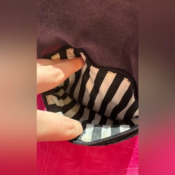 Juicy Couture Black Crossbody Bag Y2K Crest Logo - Picture 16 of 16